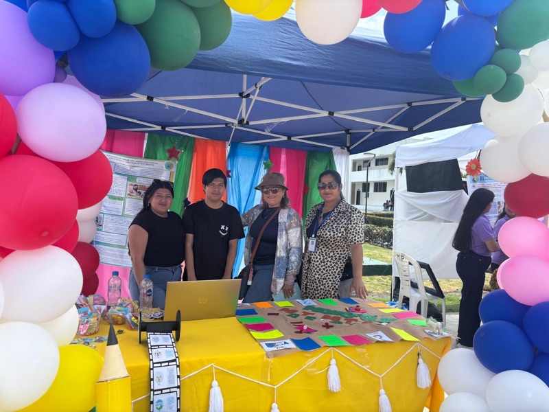 Feria de salud con estudiantes de la carrera