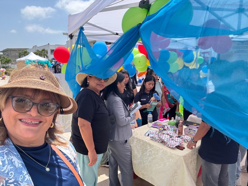 Equipo de vinculación en jornada comunitaria
